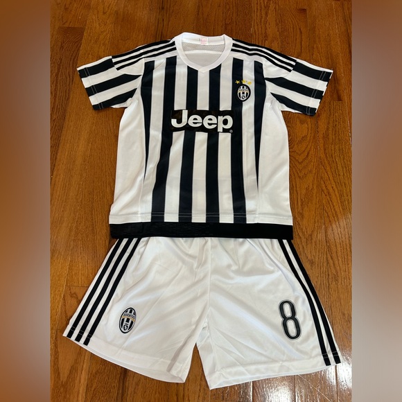 NWOT JUVENTUS 2015-2016 football soccer JERSEY AND SHORTS SIZE 26 kids p - Picture 2 of 7